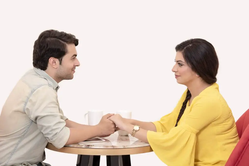 This image shows a couple talking. It's used for the article "why is my girlfriend so annoying" 