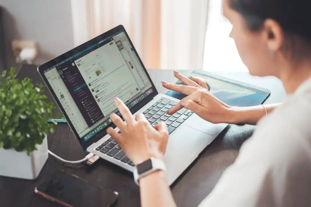 This image shows a girl being preoccupied with work. This is used for the article, "My girlfriend stopped asking me about my day" 