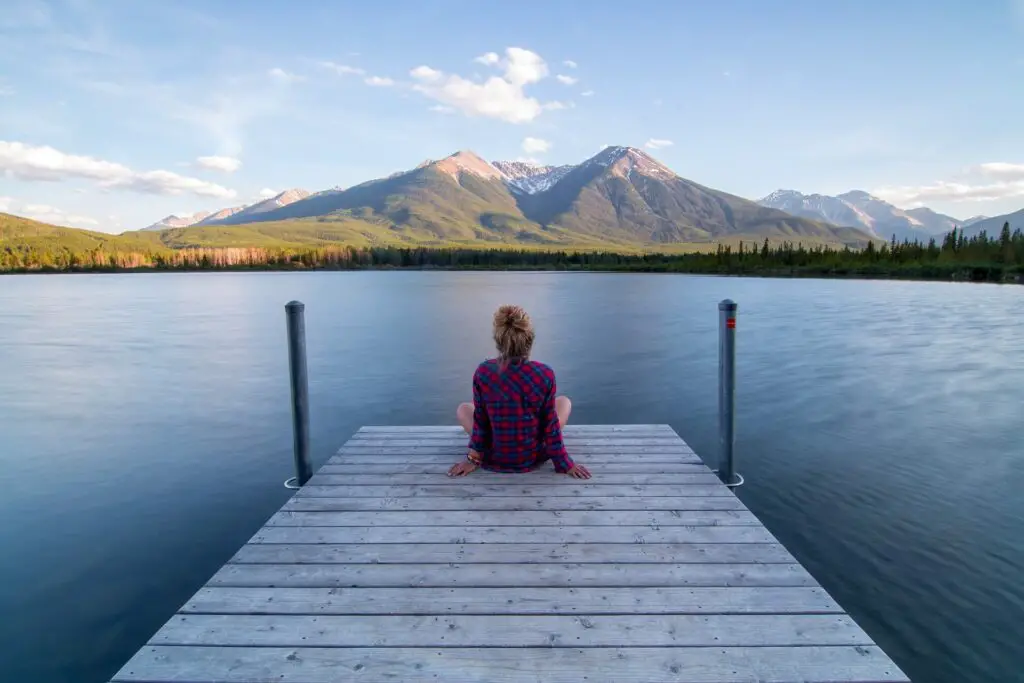 This image shows a woman being comfortable by herself. It's used for the article, "I want to be with my boyfriend all the time" 