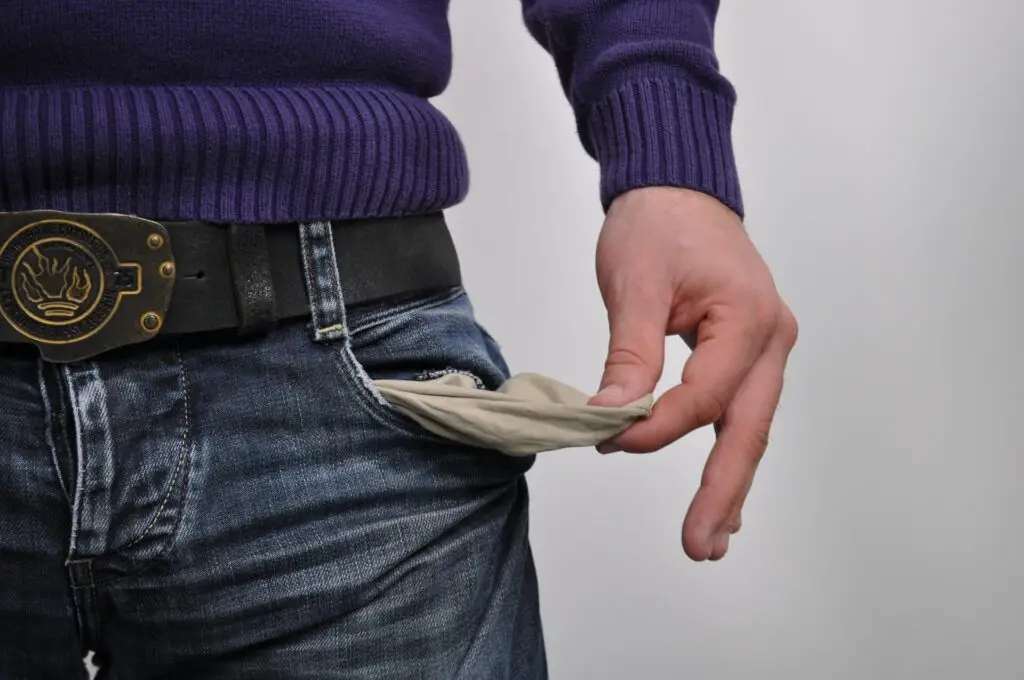 This image shows a man with empty pockets. It's used for the article "My boyfriend expects me to pay for everything" 