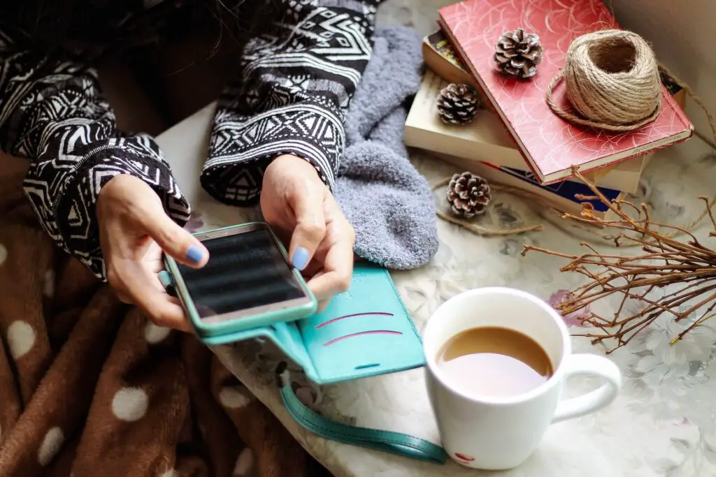 This image shows a woman texting. It's used for the article, "good morning message for long-distance couple"