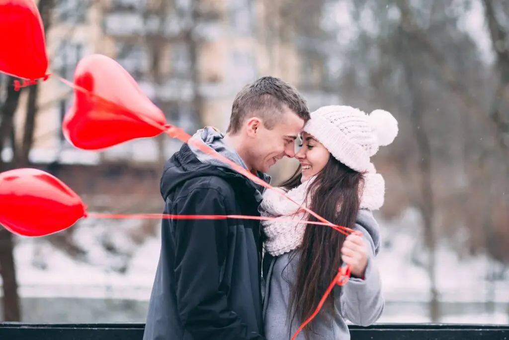 This image shows a couple being romantic. It's used for the article "motivational quotes for long-distance relationships" 