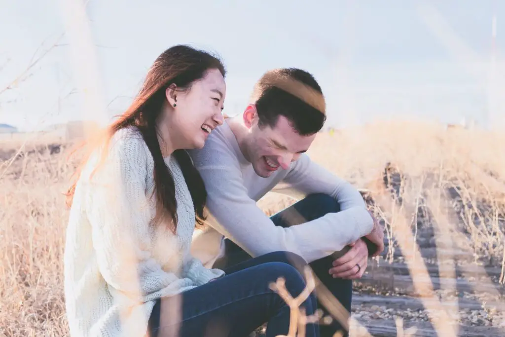 This image shows a happy couple. It's used for the article love letter for long-distance relationship