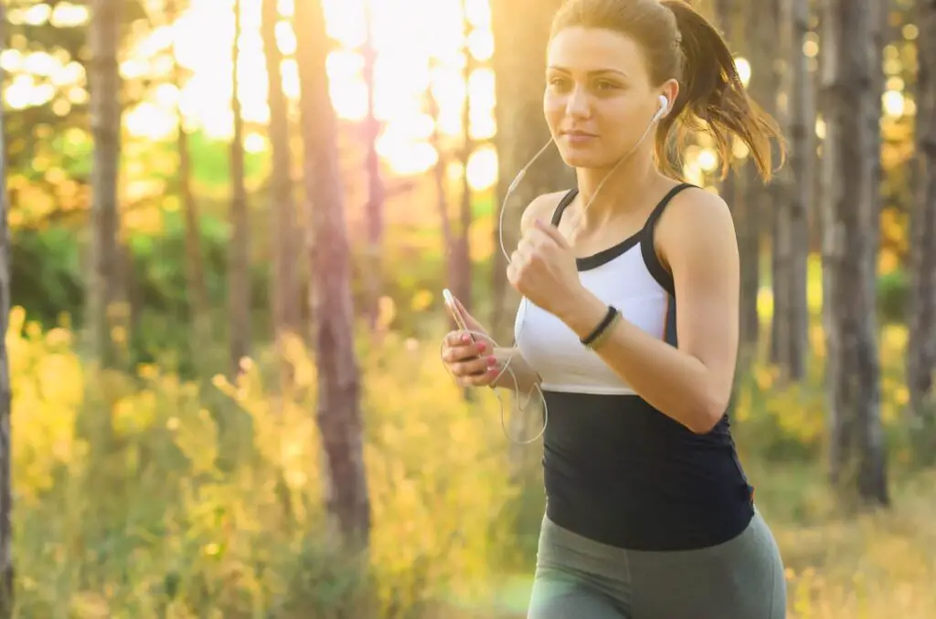 This image shows a woman jogging. It's used for the article, "Long-distance relationship break-up"